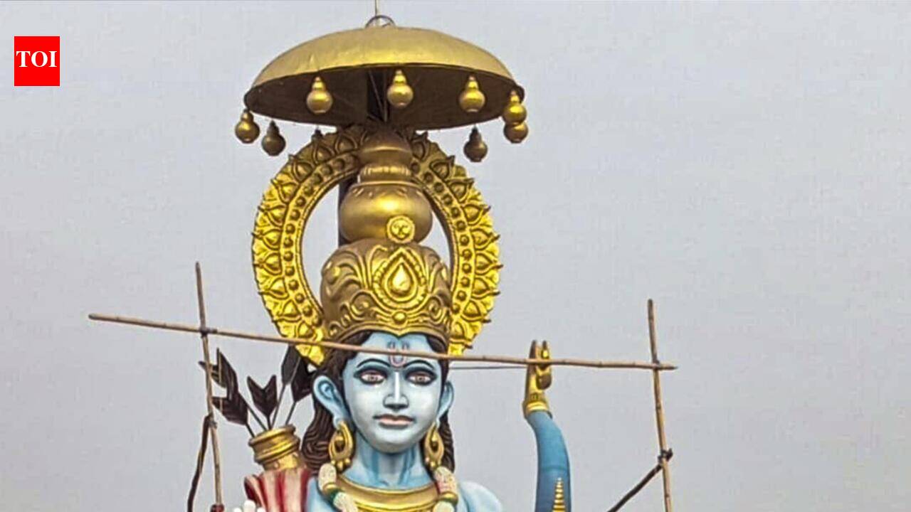 Those living in India must respect its culture, traditions: CM