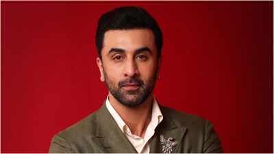 'రామ్ సబ్ కుచ్ హై': 'రామ్ దేవుడా లేక మనుష్యుడా?' అని రణ్‌బీర్ కపూర్ అడగడాన్ని గీత రచయిత డా. కుమార్ విశ్వాస్ గుర్తు చేసుకున్నారు. 'రామాయణం' కోసం సిద్ధమవుతున్న సమయంలో