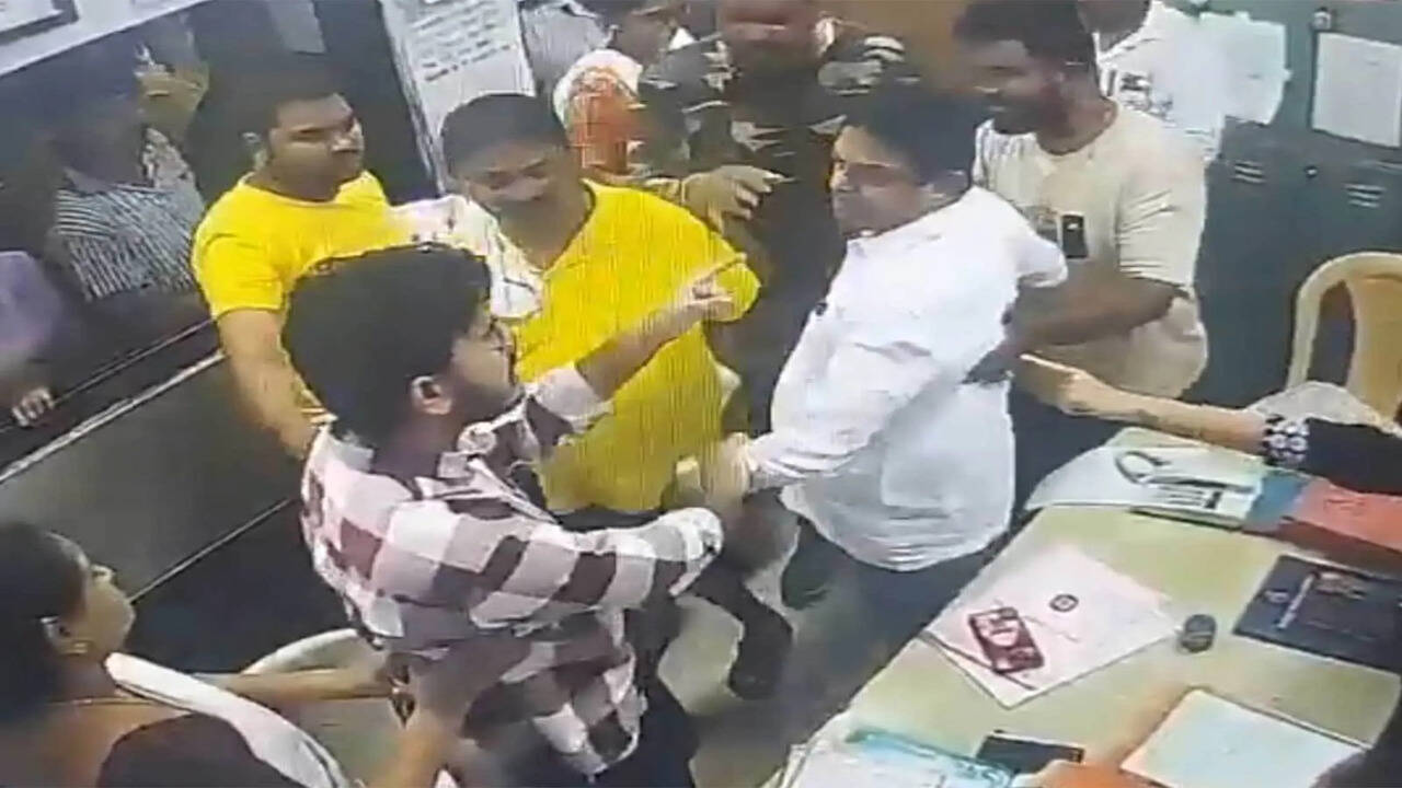 डॉक्टरांवरील हल्ला: शिवसेना नगरसेवकाच्या जामिनावर उच्च न्यायालयाने स्थगिती दिल्यानंतर महाराष्ट्र आयएमएने २० जुलैचा संप स्थगित केला