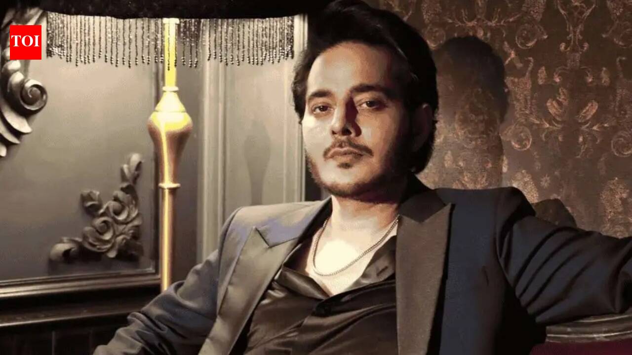 तनिष्क बागची का कहना है कि ‘सैय्यारा’ के लिए 8 लाख रुपये की रॉयल्टी ‘मूंगफली की तरह’ लगती है क्योंकि आदित्य चोपड़ा के प्रोडक्शन हाउस ने स्पष्टीकरण जारी किया है: ‘वाईआरएफ ने अनुबंध के अनुसार प्रत्येक सहयोगी को उनका बकाया भुगतान कर दिया है’ |
