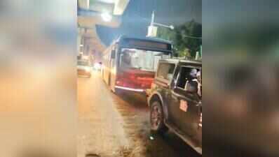 E-bus breaks down, Thar tows it to depot in Bengaluru