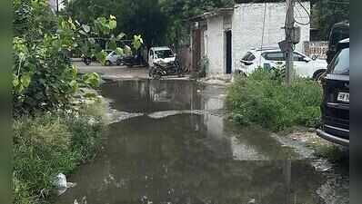Quick fixes fall short as sewage floods streets, Gurgaon Sector 40 RWA seeks desilting