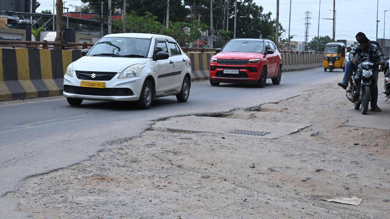 Four months after pipeline work, Chintalakunta road still dug up