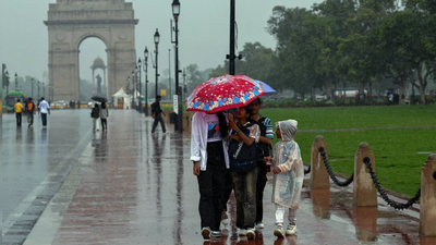 Rain lashes parts of Delhi; IMD issues 'yellow alert'