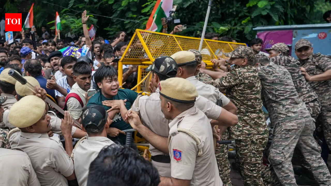 CJP Protest News Live Updates: Security forces use tear gas shells to  disperse crowd; several police personnel and protesters injured - The Times  of India