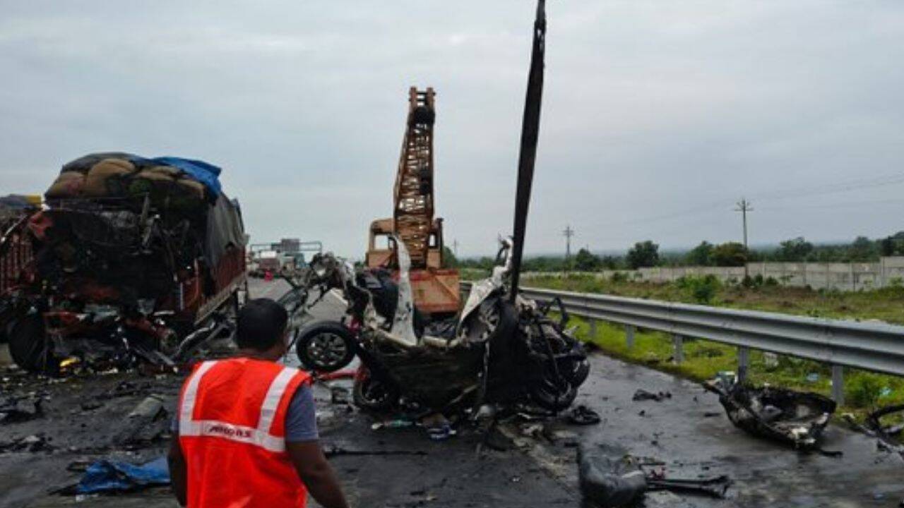 6 killed after ethanol tanker overturns on Samruddhi Expressway; Mumbai–Nagpur carriageway closed