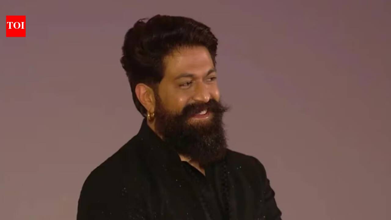 Yash blushes on receiving thunderous 'Daddy's Home' chants at 'Ramayana' Pratham Sankalap event in Delhi - WATCH