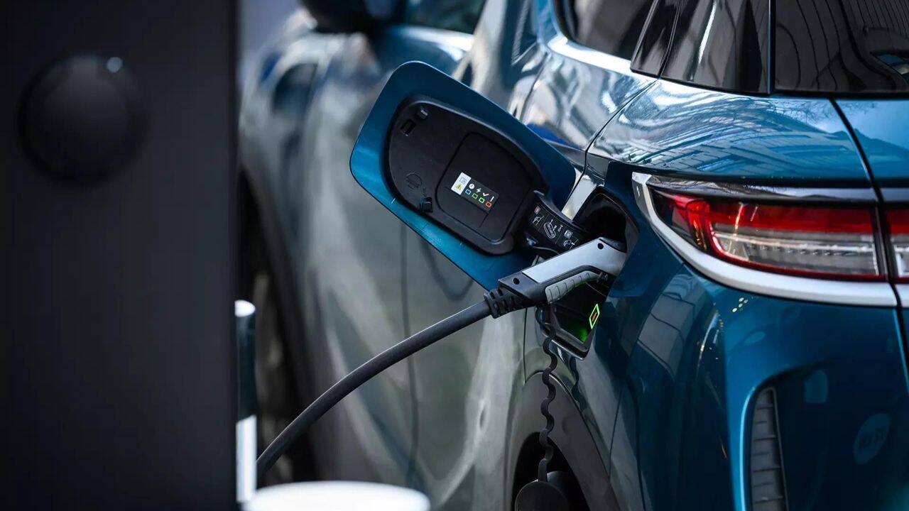 Auto industry analysts are worried about Tesla and other car makers using the technology that Google, App