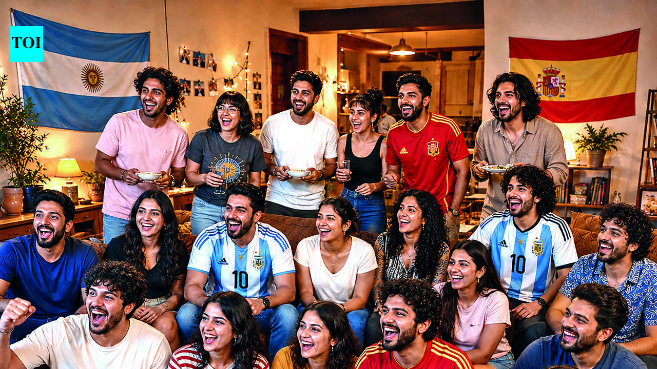 In Kolkata World Cup = final giant watch party