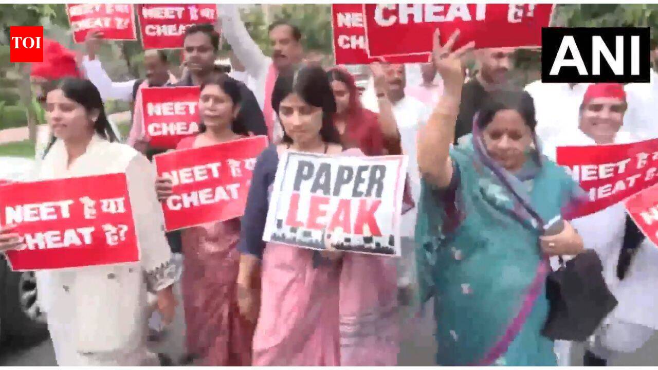 'Neet hai ya cheat hai?' Dimple Yadav joins CJP's 'Sansad Chalo' protest at Jantar Mantar