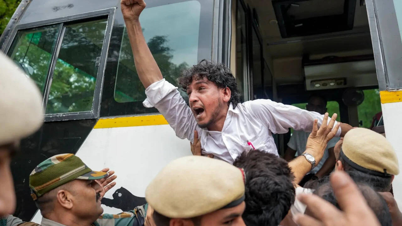 CJP's 'Chalo Sansad' march: Several protesters detained across New Delhi