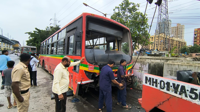 1 dead, several injured after BEST bus crashes into divider near Mumbai