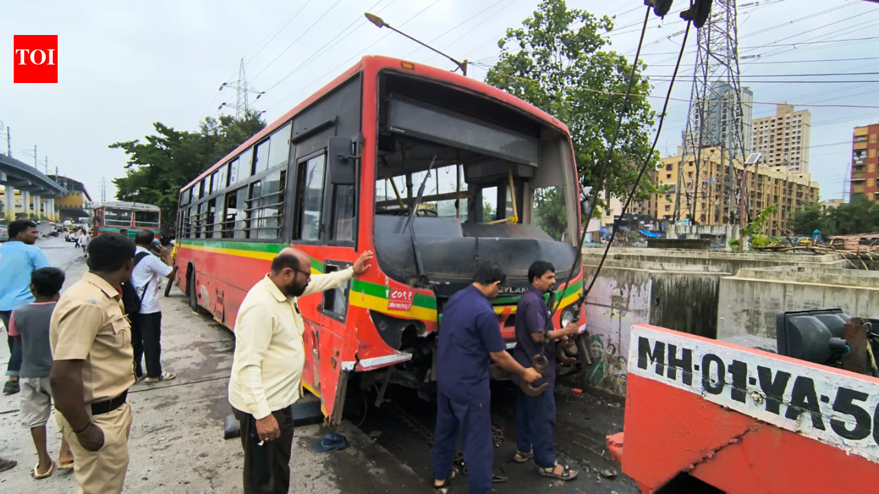 1 dead, several injured after BEST bus crashes into divider near Mumbai