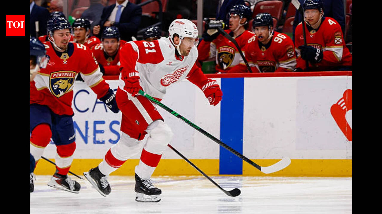 Maple Leafs linked to James van Riemsdyk reunion after 31-point red wings season