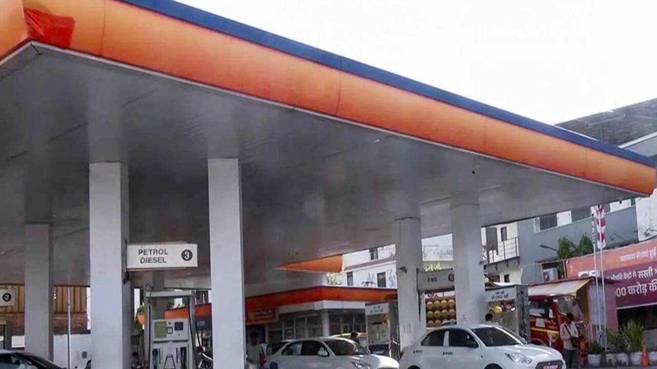 E20 पेट्रोल पर बहस: सरकार ने 23 करोड़ वाहनों के डेटा का हवाला दिया, कहा व्यापक इंजन विफलता का ‘कोई सत्यापित सबूत नहीं’