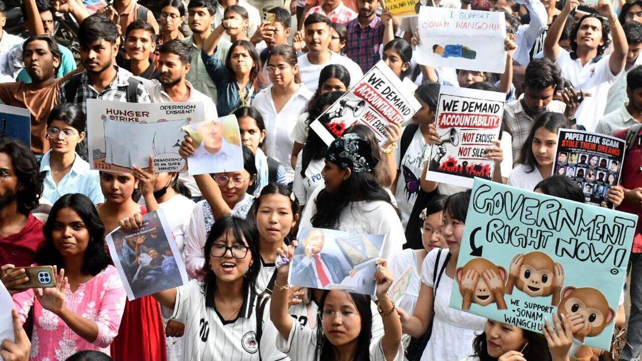SP, AAP protest over paper leaks; students back Wangchuk