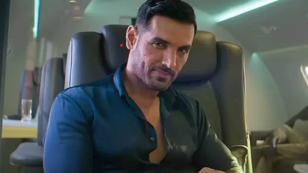 70.83 करोड़ रुपये की खार संपत्ति के बाद जॉन अब्राहम ने 1,017.60 वर्ग मीटर के प्लॉट पर 84 करोड़ रुपये का बांद्रा पश्चिम बंगला खरीदा: रिपोर्ट |