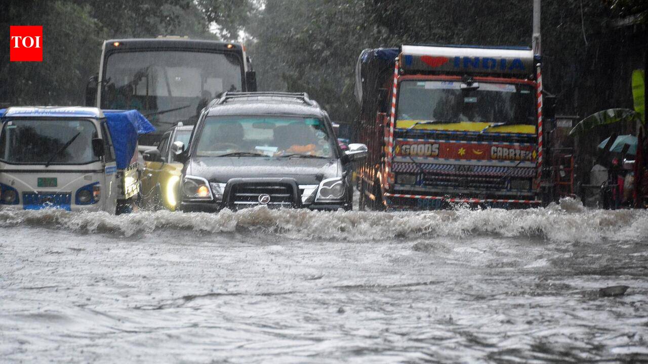 North, C Kol go down, waterlogging stops traffic in tracks