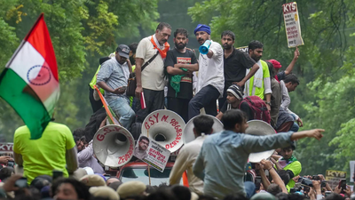 'Truck carrying Abhijeet Dipke, Gitanjali, Shabana Azmi, Prakash Raj brutally attacked': CJP accuses Delhi Police of violence