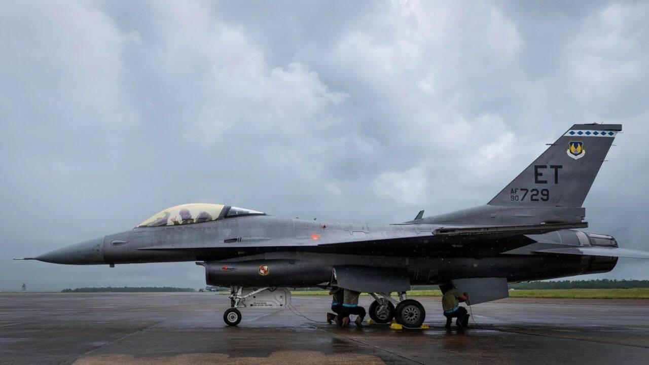 US air force's AI-powered F-16s take flight in autonomous combat push