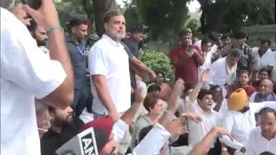 छात्रों का आंदोलन: राहुल, प्रियंका ने पीएम मोदी के आवास के बाहर कांग्रेस के विरोध प्रदर्शन का नेतृत्व किया; इस्तीफे की मांग