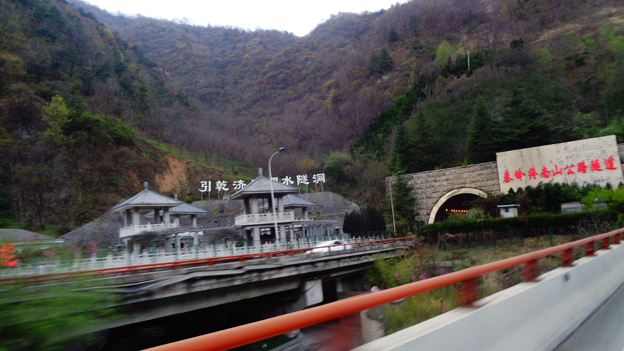 China drilled 18 kilometres through the Qinling Mountains and added glowing “artificial sky” sections inside the tunnel to help reduce driver fatigue