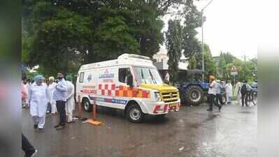 SAD show strands students, diverts ambulances in Sec 32