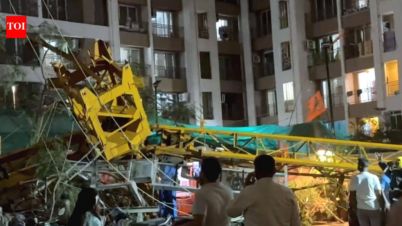 Mumbai crane crash: Deceased’s father on hunger strike, seeks action against builder