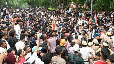 Jantar Mantar stir: CJP calls off dharna outside Delhi Police HQ, says all detainees released