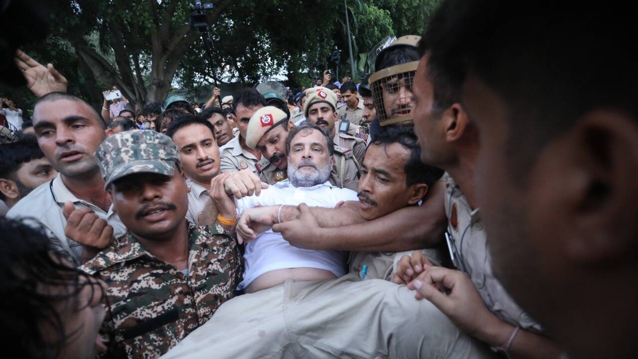 Rahul dragged, Priyanka clings to bus door: Five pictures that defined Congress protest outside PM Modi's residence