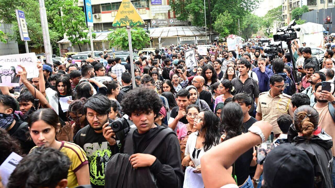Protesters in Mumbai remain unfazed despite crackdown by police
