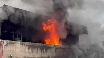 Fire Engulfs 4 Shops In Akola’s Alankar Market