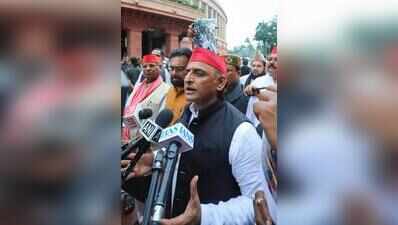 Akhilesh meets Rahul, fuels speculations of seat-sharing talks