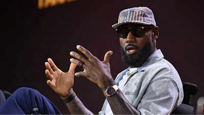15-time Lakers legend sends clear message to LeBron James’ team decision amid chaotic free agency