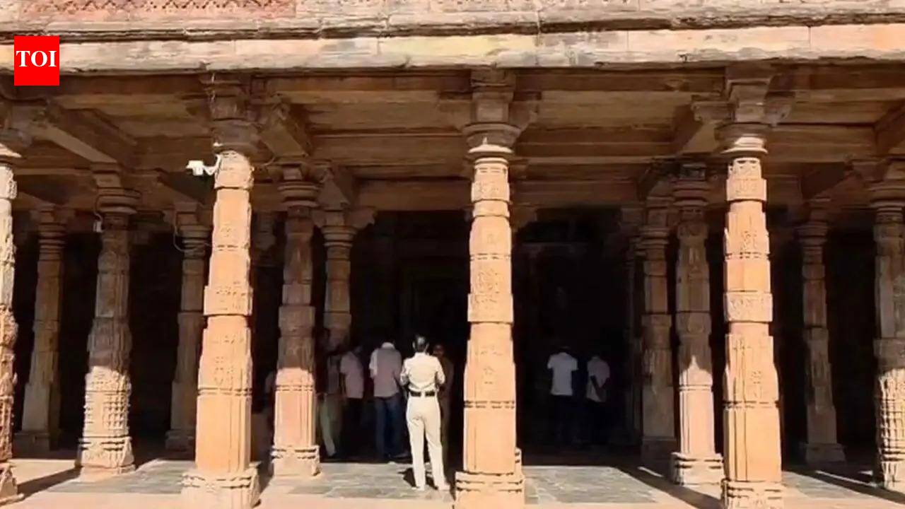 Bhojshala row: SC to hear Muslim side's plea on alternate namaz site on Friday