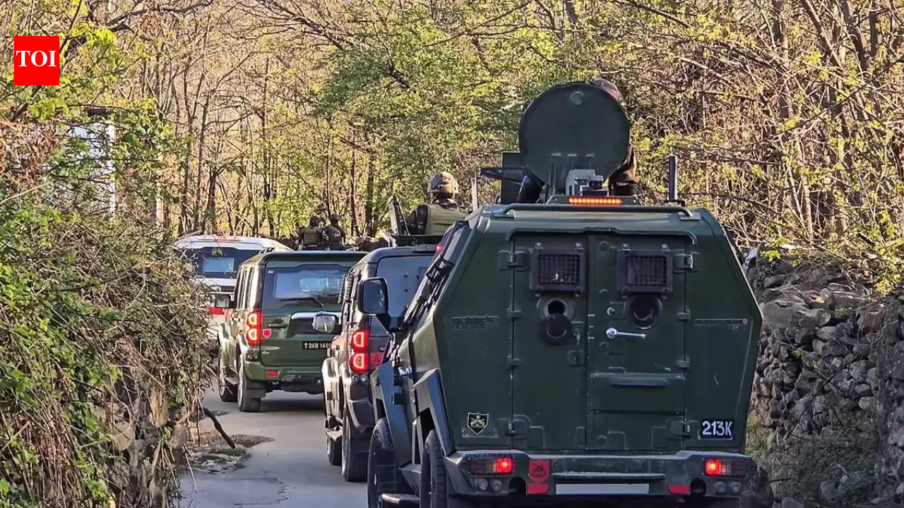 Suspected terrorists open fire on police party in J&K's Anantnag, cop injured