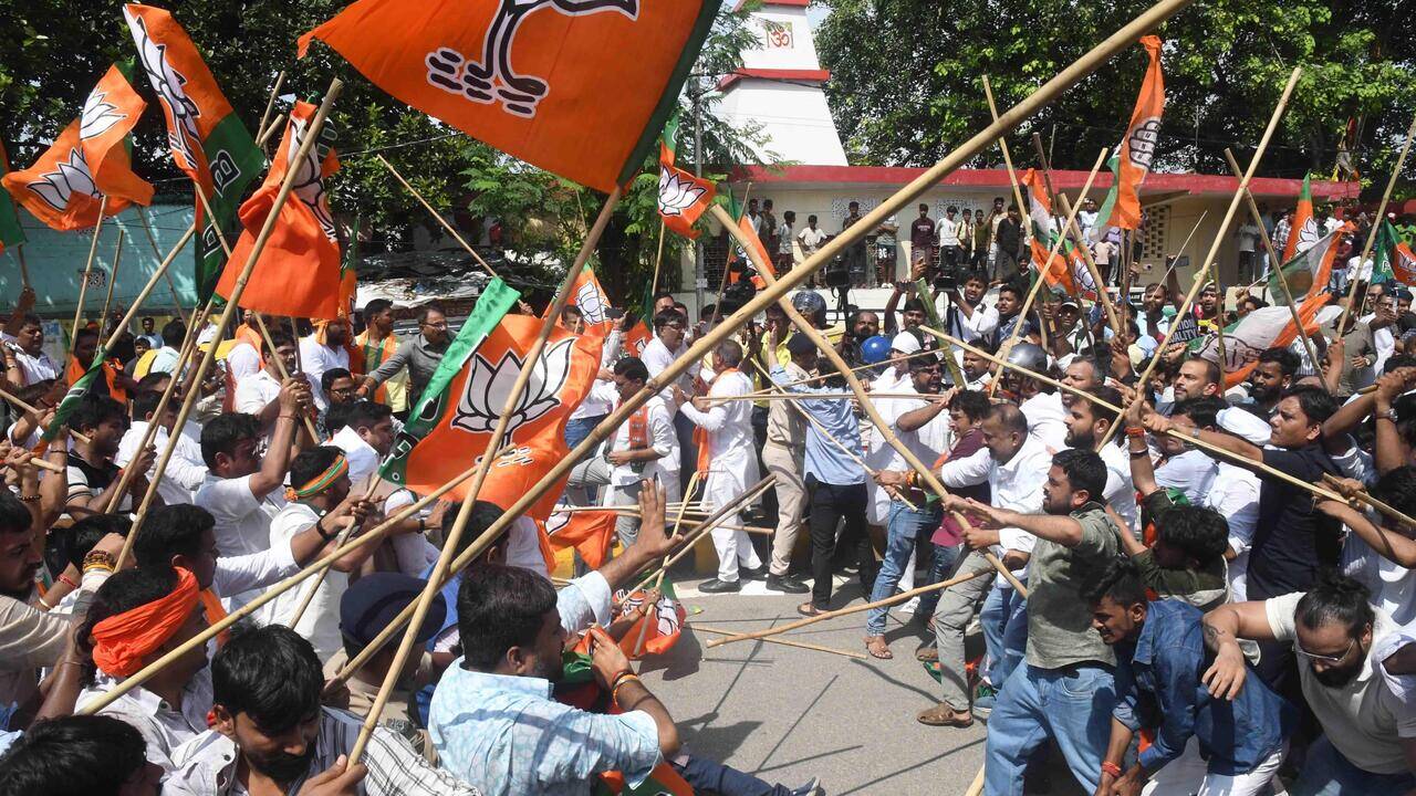 BJP, Cong workers clash during protest in Patna