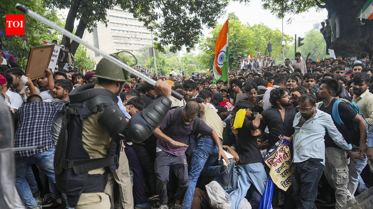 'Pellet-guns, lathis fitted with nails': Did Delhi cops use ‘brute force’ against protesters?