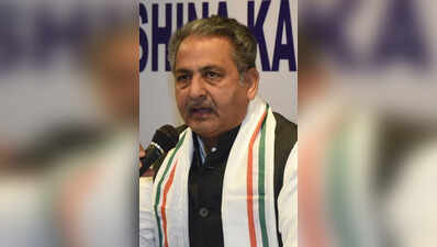 Govt at war with its own children, says Singla