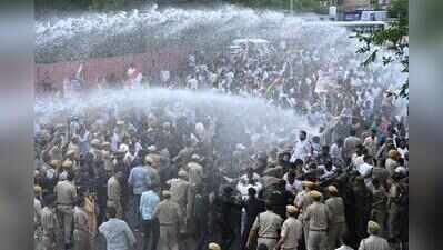 Rival BJP, Congress marches over Rahul detention trigger traffic jam in central Jaipur