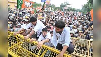 Rival BJP, Congress marches over Rahul detention trigger traffic jam in central Jaipur