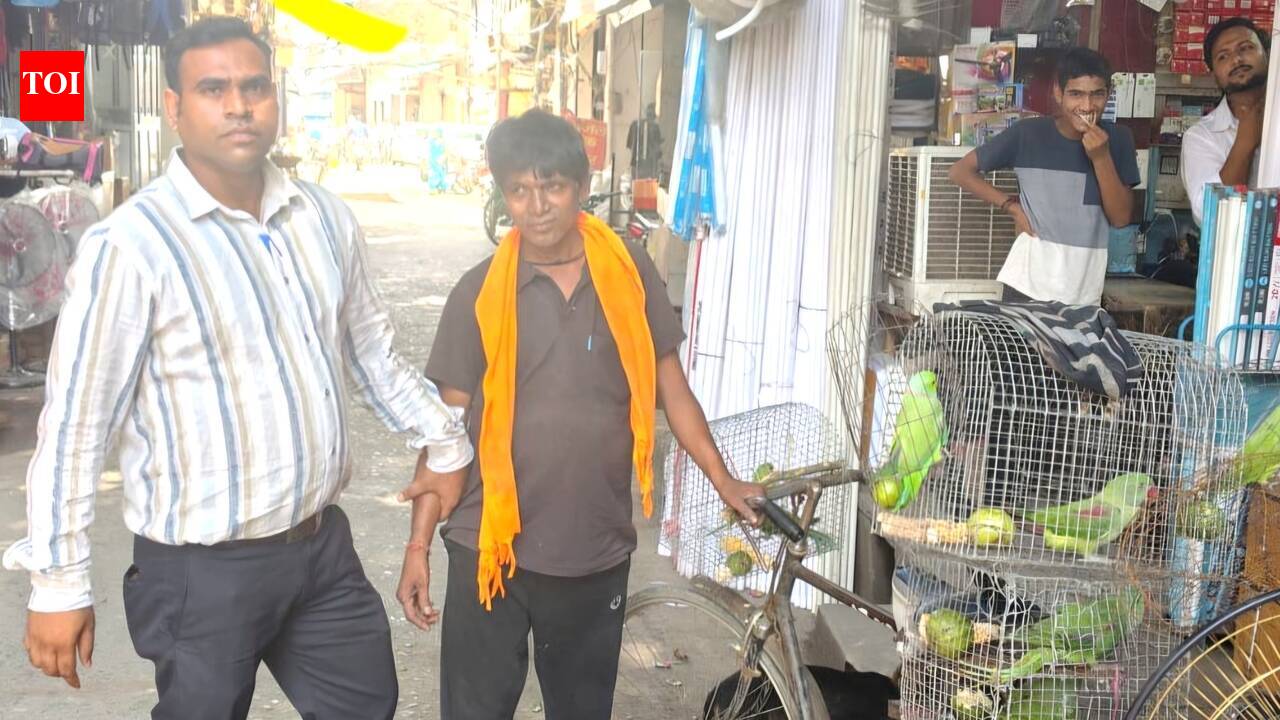 7 protected parakeets rescued in Pilibhit, bird catcher held