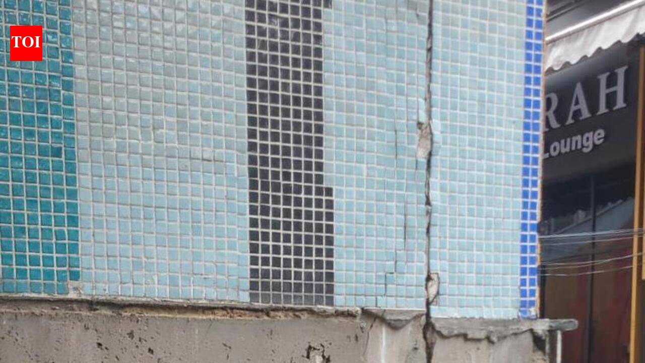 Metro inspects City Centre station pillar crack