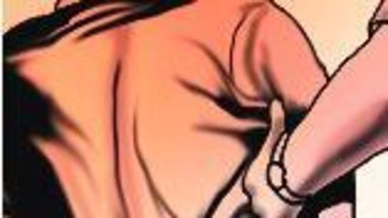 2 Thai women held with drugs