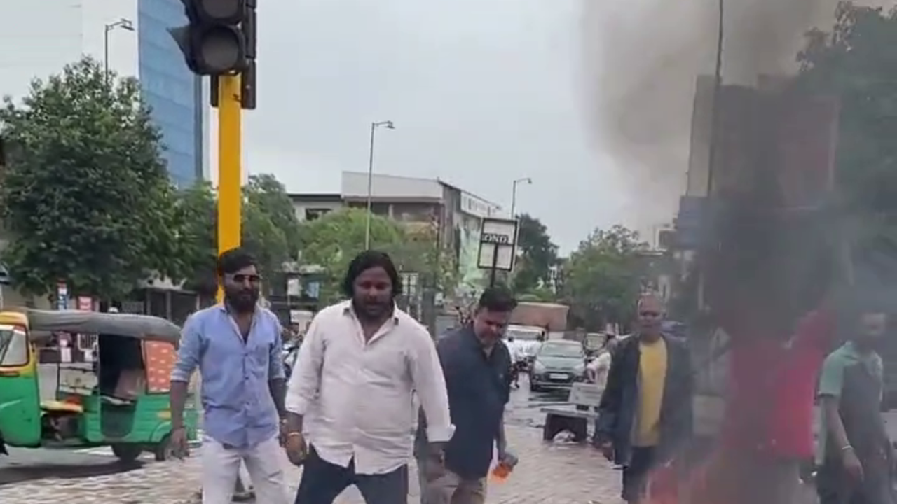 7 booked for burning effigies of PM, Pradhan