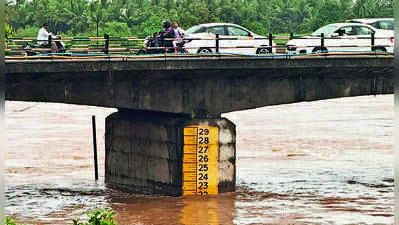 Navsari battered, Khergam gets 9 inches in 12 hours