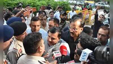 Medanta turns fortress, SP activists turn up to support Sonam Wangchuk