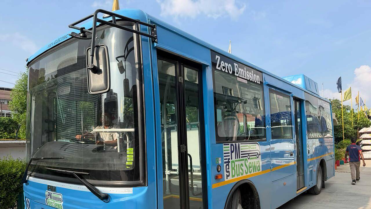 First e-bus joins Gurgaon fleet, 24 more to arrive this month