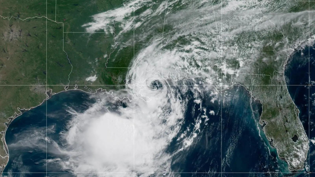 Tropical storm Bertha makes landfall: Strong winds and flooding threat looms in US
