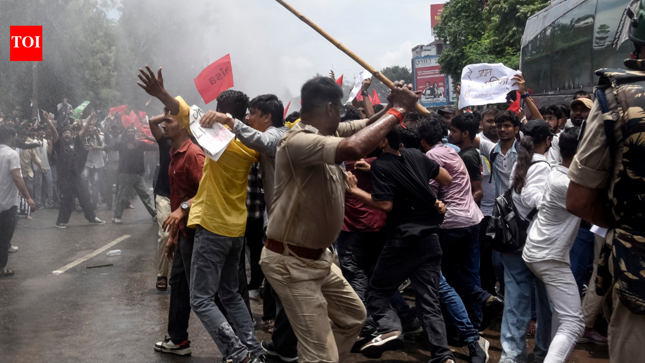Defying curbs, protesters hit streets across country; 125 students detained outside Gujarat varsity